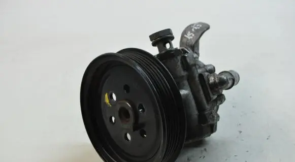 Jaguar XF X250 Power steering pump 8W933A674AB