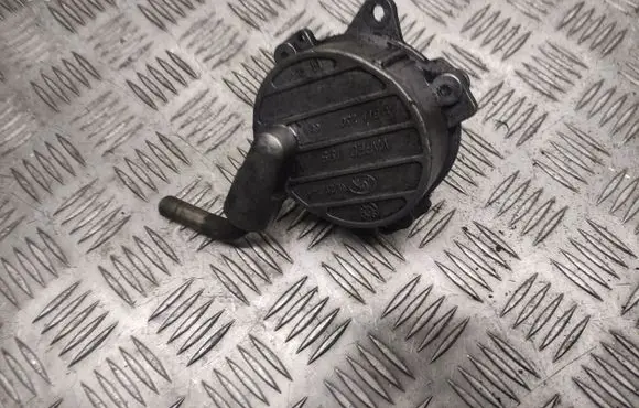 Mercedes-Benz E W211 Vacuum pump A6112300065 RE21771 820887