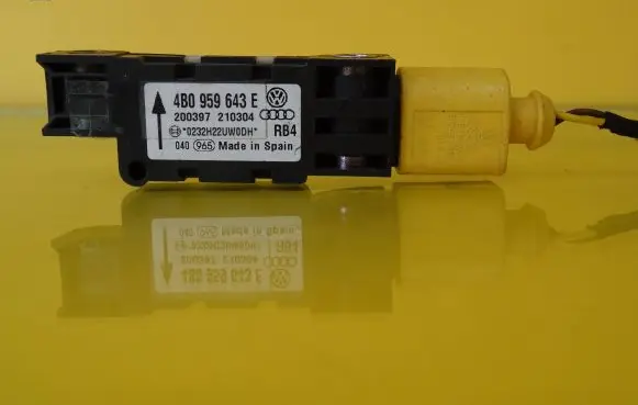 Audi A6 S6 C5 4B Airbag deployment crash/impact sensor 4B0959643E