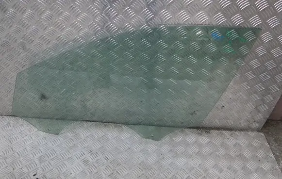 Volkswagen PASSAT B8 Sliding door window/glass