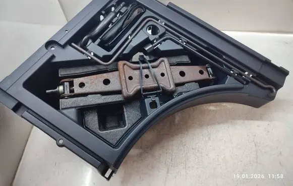 Lexus RX 450H Tool set 