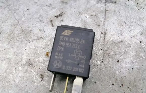 Volkswagen Sharan Other relay 7M0951253C 95VW10K705EA 0332201102