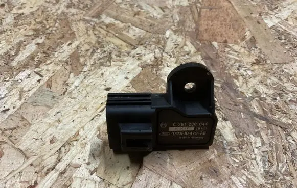 Ford Focus Air pressure sensor 1S7A9F479AB 0261230044