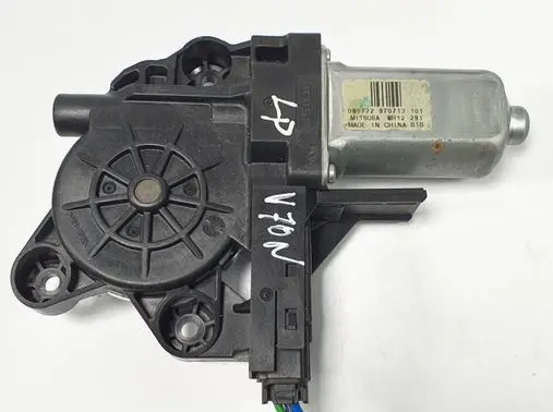 Volvo V70 Front door window regulator motor 970713-101
