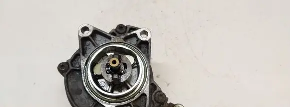 Volkswagen PASSAT B5 Vacuum pump 059145100B
