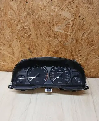 Ford Mondeo MK II Speedometer (instrument cluster) 431446B 98BP10C956HB