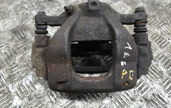 Toyota Avensis T270 Front brake caliper 
