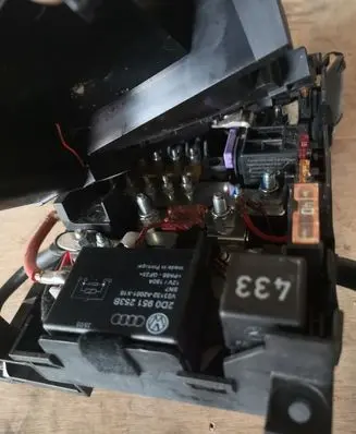 Volkswagen Touareg I Fuse module 7L0937548A