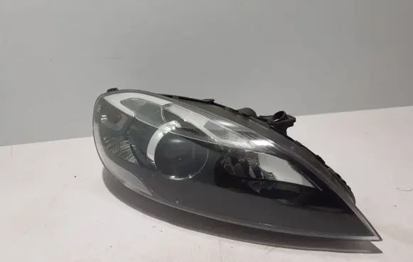 Volvo V40 Headlight/headlamp 31283333