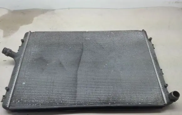 Volkswagen Jetta V Coolant radiator