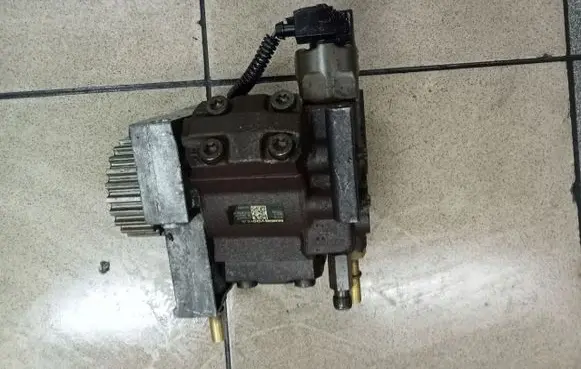Peugeot 607 Fuel injection high pressure pump A2C20003757