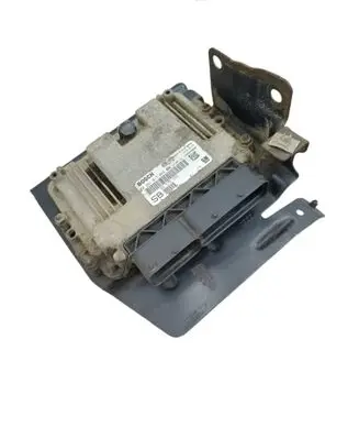 Opel Zafira B Engine control unit/module 55575556 0281017064 1039S39899