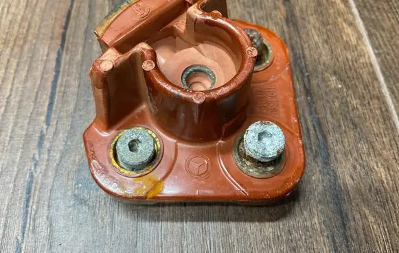 Mercedes-Benz E W124 Spark distributor cap 1191580131 1234332408