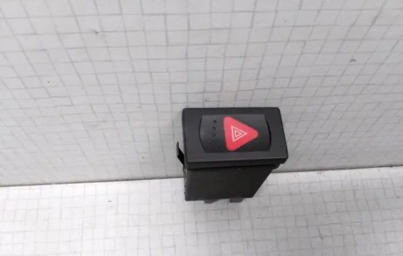 Volkswagen PASSAT B5.5 Hazard light switch 3B0953235D