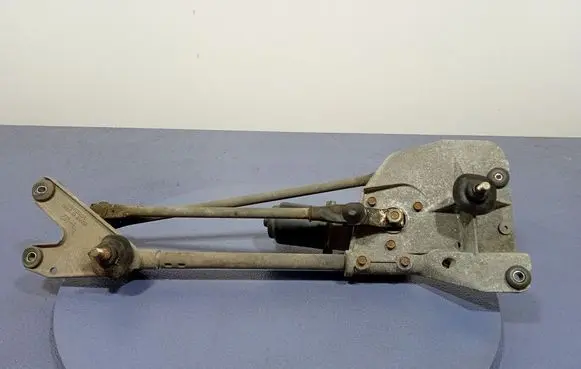 Nissan X-Trail T30 Front wiper linkage and motor 