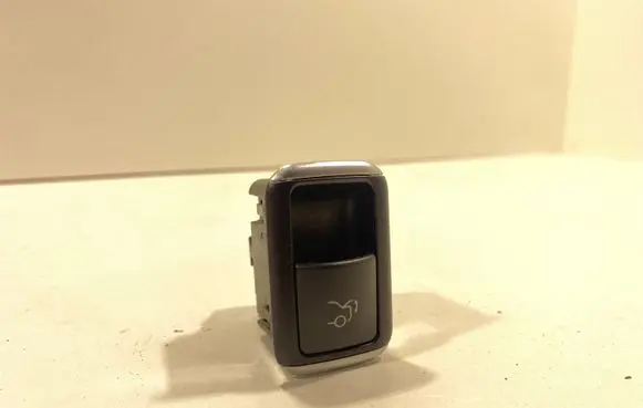 Mercedes-Benz E W212 Tailgate opening switch A2129059300