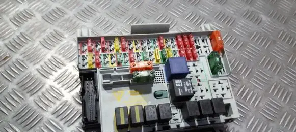 Opel Vectra B Fuse box set 90504534
