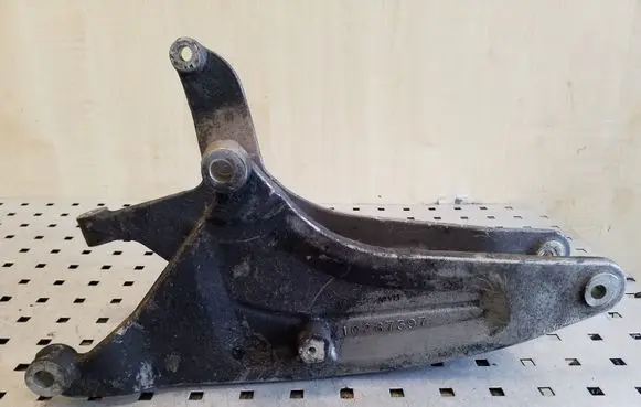 Opel Sintra Engine mounting bracket 10267397