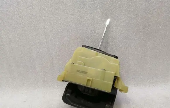 Mercedes-Benz C W204 Gear shifter/selector A2042677524