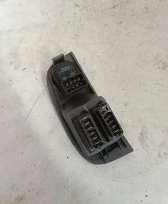 Renault Megane I Central console control unit 1212121