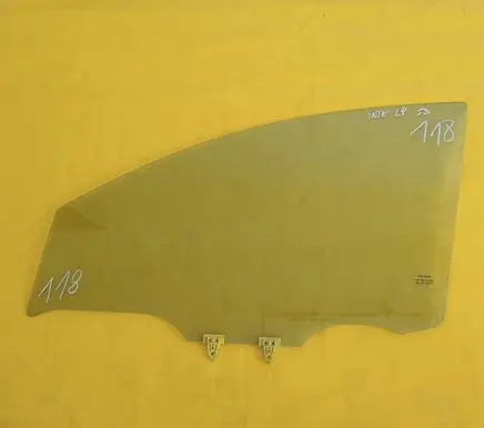 Nissan Note (E11) Front door window glass four-door