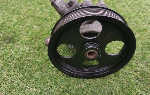 Opel Insignia A Power steering pump 8LA05 00243
