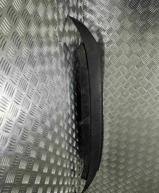 Front bumper lip