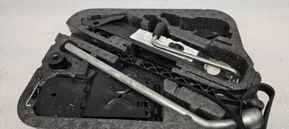 Mini One - Cooper Coupe R56 Tool box 244559 6776555 84161L
