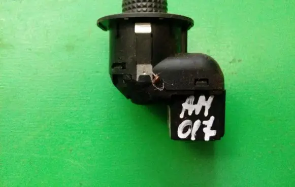 Jeep Patriot Electric window control switch 04602789AA AM017