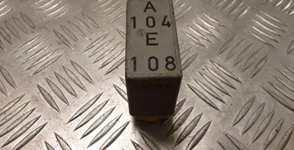 Volvo V70 Light relay 9483309