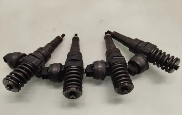 Volkswagen Golf IV Fuel injectors set 038130073AJ