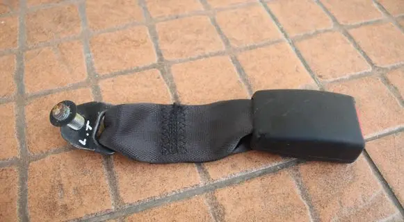 Mitsubishi Outlander Rear seatbelt buckle 