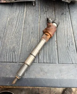 Volkswagen Caddy Fuel injector 03L130277S