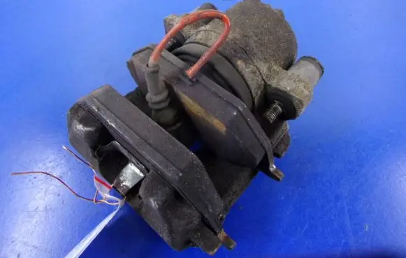 Volkswagen Golf IV Front brake caliper