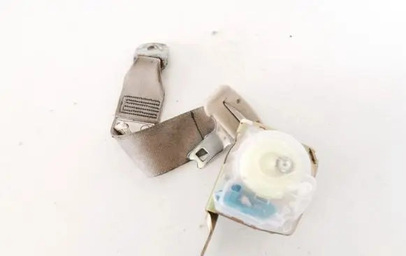 Middle seatbelt (rear)