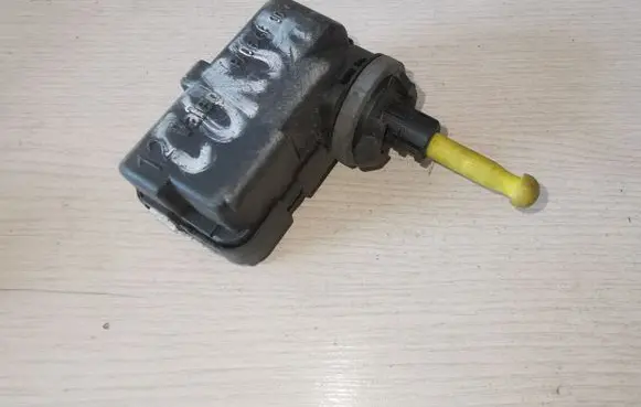 Opel Corsa C Headlight level adjustment motor 24405672