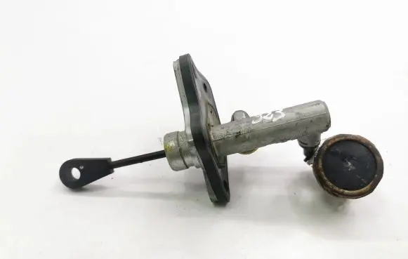 KIA Carens II Clutch slave cylinder 