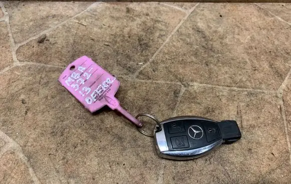 Mercedes-Benz C W204 Ignition key/card 
