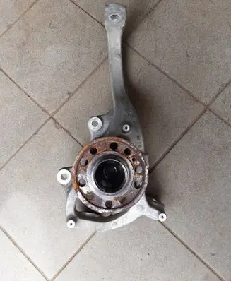 Mercedes-Benz E W213 Front wheel hub spindle knuckle A2133324800 A2053340400