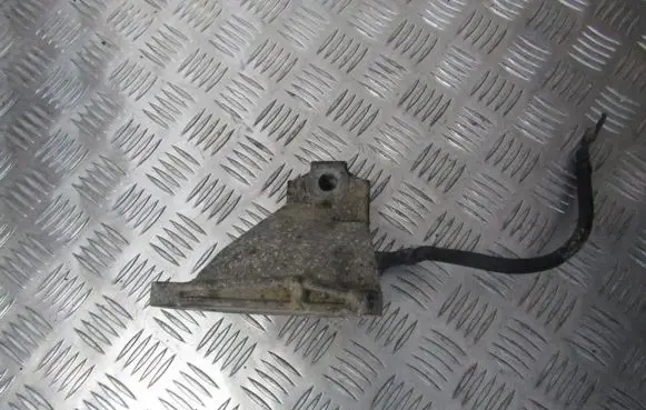 Mercedes-Benz CLK A208 C208 Engine mounting bracket A1122231204