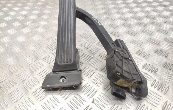 Hyundai Santa Fe Accelerator throttle pedal 327272W100