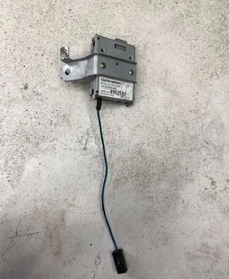 Nissan Pathfinder R51 Aerial antenna amplifier EN1165NA 0952549