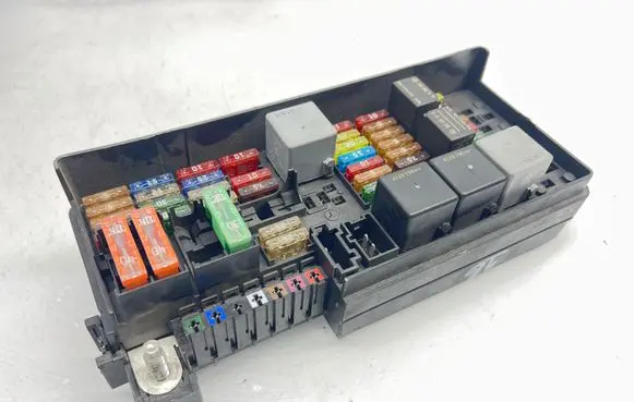 Mercedes-Benz ML W164 Fuse module A1645400272