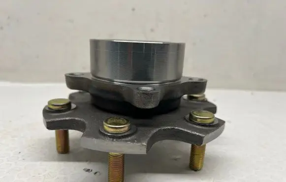 Mitsubishi Pajero Front wheel hub spindle knuckle MR455620