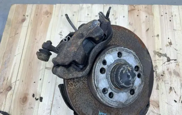 Mercedes-Benz E W124 Front wheel hub spindle knuckle