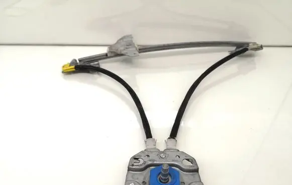 Rear door manual window regulator