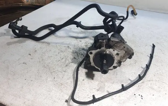 BMW 3 E90 E91 Fuel injection high pressure pump 7798333 0445010146