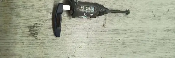 Renault Laguna III Front door lock (next to the handle) 