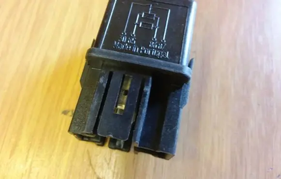 Mitsubishi Carisma Other relay 318 MB953381