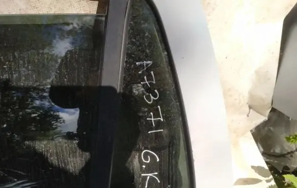 Rear vent window glass